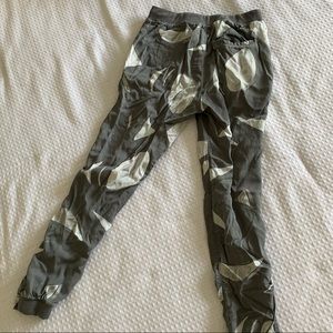 Lulu lemon size 2 jogger